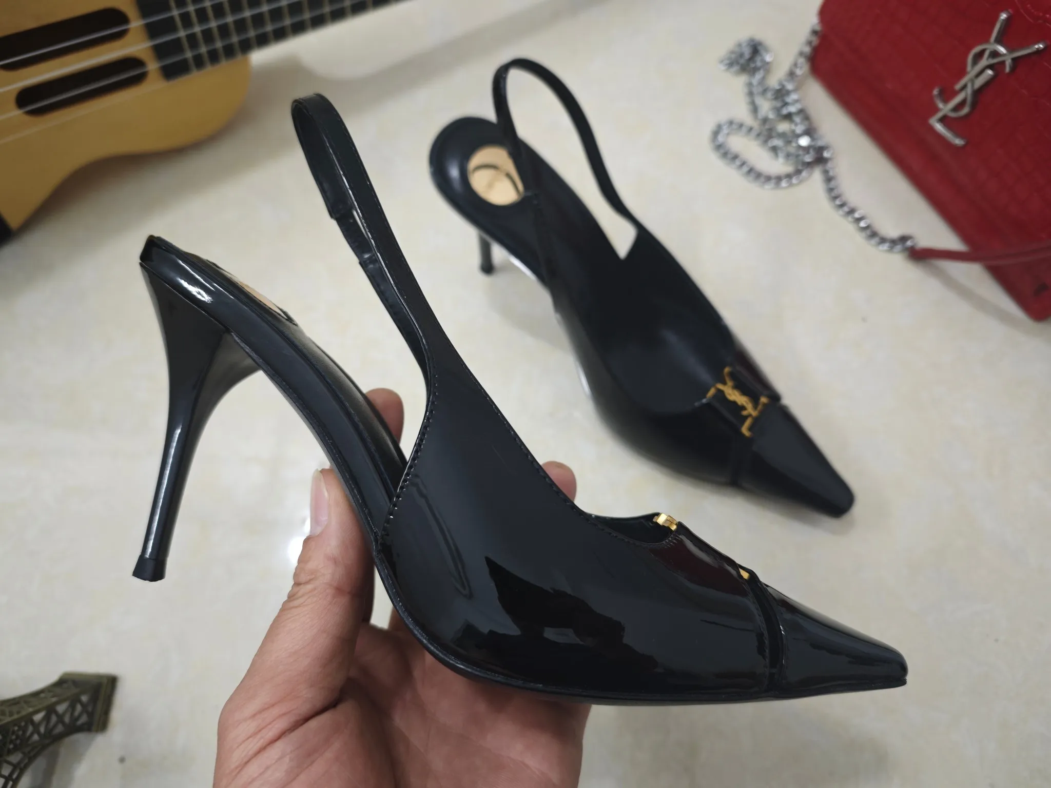 👟👟Ex-factory price 540👟👟 【Saint Laurent】Yves Saint Laurent, high-heeled YSL high heels💃2025 early spring counter synchronizes the latest styles, YSL, decoration👣 Classic and high-quality glamorous masterpieces, the hottest autumn and winter series in the counter, with temperament, fashion, classic and attractive design style 😌The effect on the feet is particularly beautiful〰️, the materials are imported from Italy 🇮🇹 calf, imported black sheepskin, lining, and foot pads; sheepskin, stiletto high heels, size 35-41 (34.41.42 must be customized, non-refundable) outsole; imported genuine leather outsole, with full counter packaging